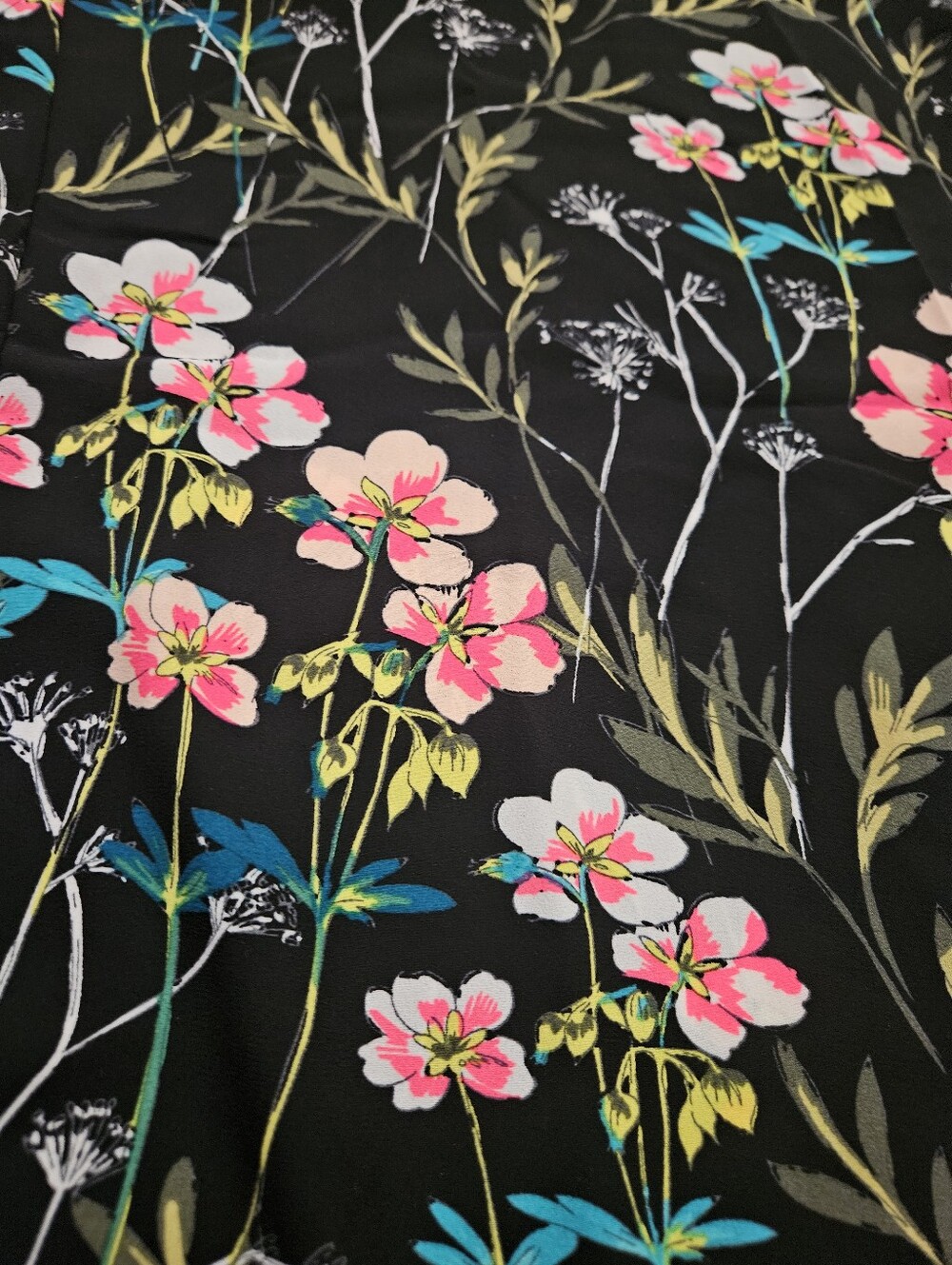 Express Keyhole Flowy Tank In Floral - Picture 6 of 7